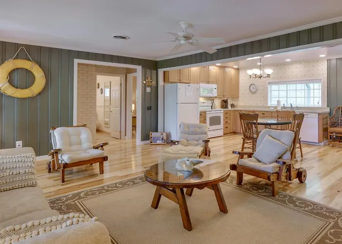 Waterfront Annapolis Cottage: Fire Pit & Pier