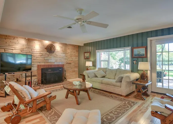 Waterfront Annapolis Cottage: Fire Pit & Pier