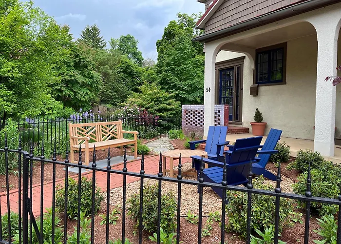 Spectacular Location Two Bedroom State Circle Apartment