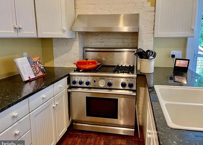 Vintage Charm: Annapolis Retreat