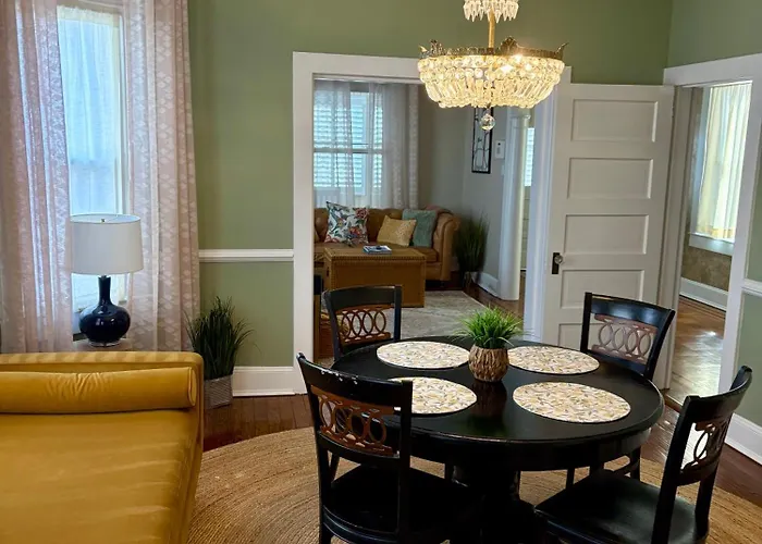 Vintage Charm: Annapolis Retreat
